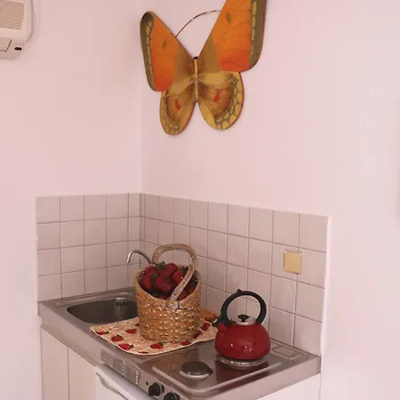 Flora's Red Адамас
