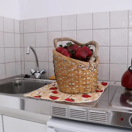 Апартаменты Flora's Red Адамас
